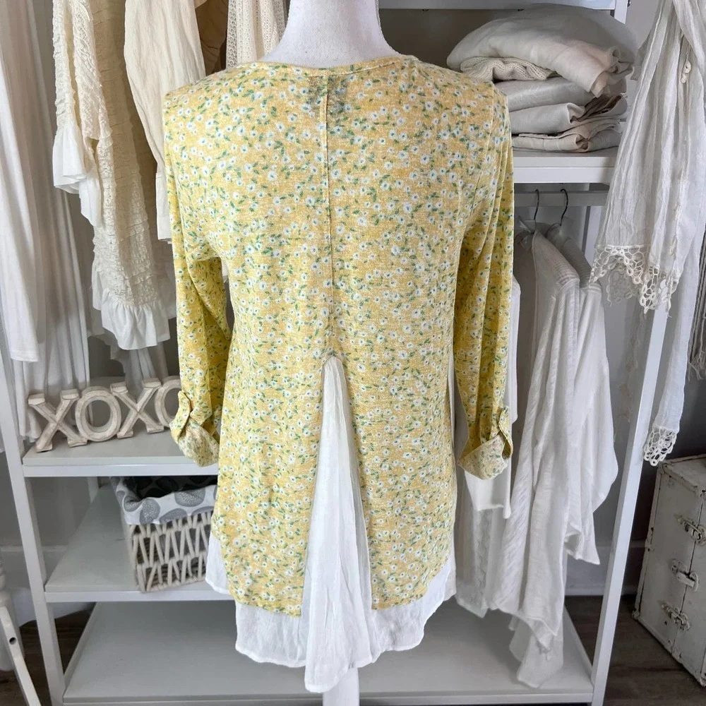 Bobeau size medium yellow ditsy print floral top, faux layers. Lightweight #1397 - Picture 5 of 9